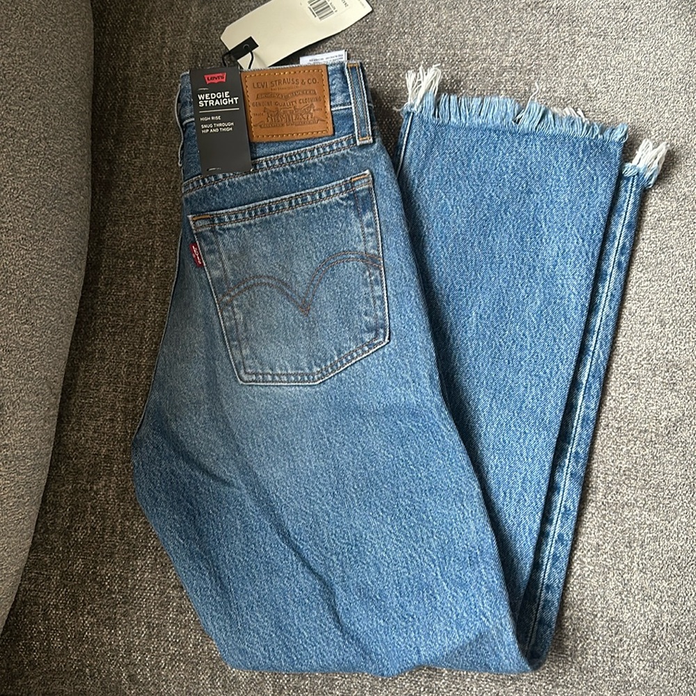 Levi wedgie straight CROPPED jeans brand new size 26